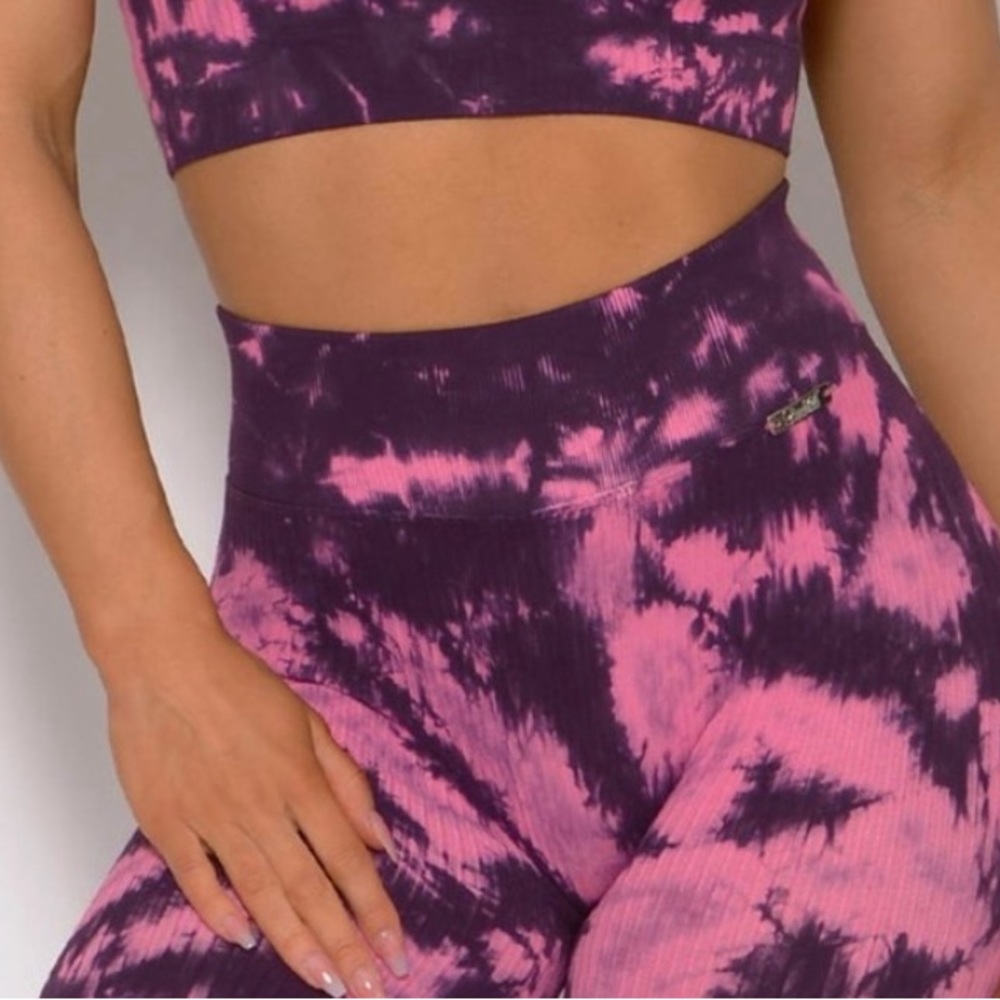 Bombshell Leggings - image 7